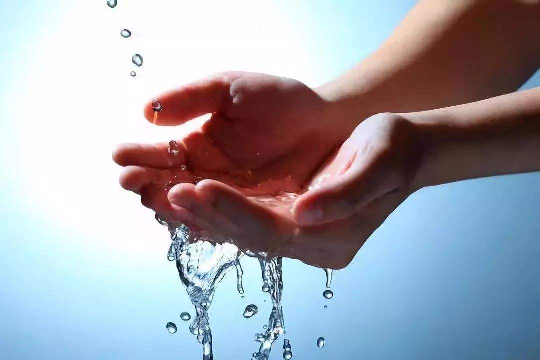 春風(fēng)化雨潤(rùn)如酥 —全國(guó)青少年健康飲水工程實(shí)施三周年側(cè)記